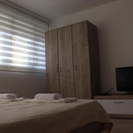 Appartement Apartman Lena Banovo Brdo à Belgrade Extérieur photo